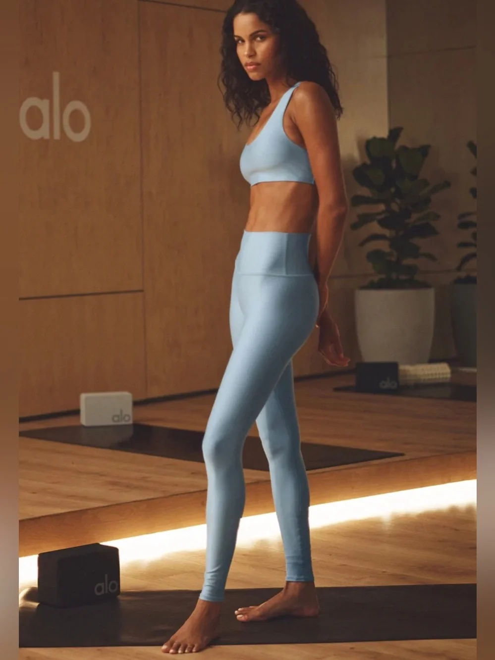 Alo Yoga 7/8 High-Waist Airlift Legging - Celestial Blue, Size medium